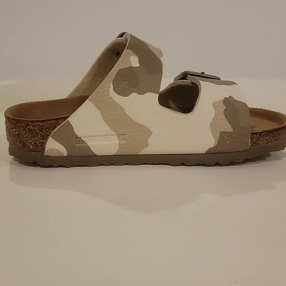 Birkenstock Kids Sandals - Beige and White Camo Size 26 C8